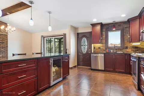Kitchen - 17507 Pecan Ln, Tinley Park, IL 60487 photo 1 of 3