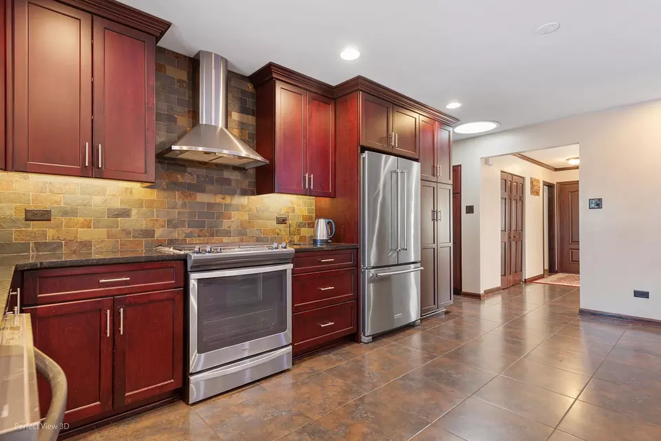 Kitchen - 17507 Pecan Ln, Tinley Park, IL 60487 photo 3 of 3