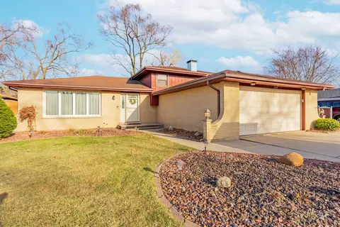 8135 Christeen Dr, Justice, IL 60458