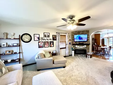 321 E 3rd St, Depue, IL 61322 photo 4