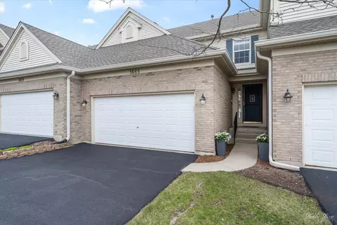 1665 Yellowstone Cir, Crystal Lake, IL 60014