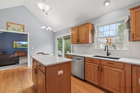 Kitchen - 3620 Lakeview Dr, Algonquin, IL 60102 photo 4 of 4