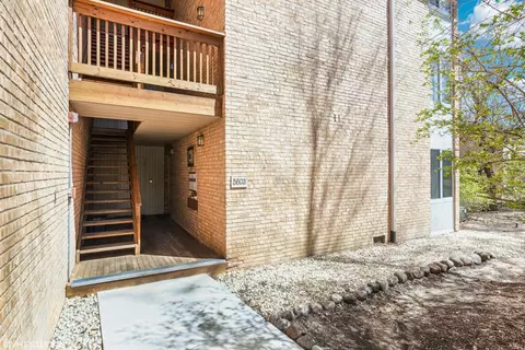 5803 Oakwood Dr #B, Lisle, IL 60532