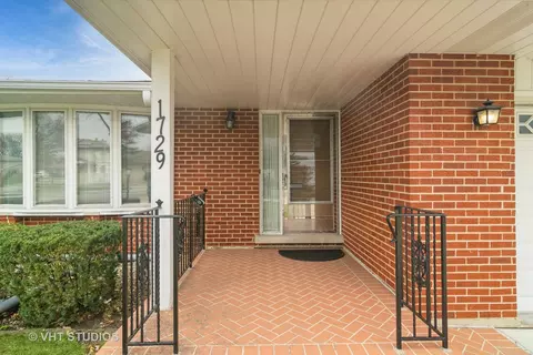 1729 E Aztec Ln, Mount Prospect, IL 60056 photo 2
