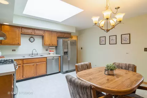 1729 E Aztec Ln, Mount Prospect, IL 60056 photo 7