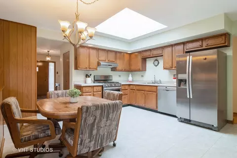 1729 E Aztec Ln, Mount Prospect, IL 60056 photo 8