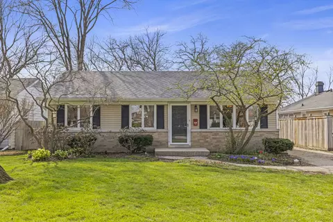 106 S Pierce Ave, Wheaton, IL 60187