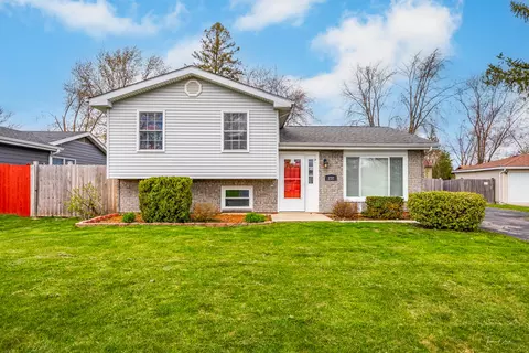 232 Grant Dr, Bolingbrook, IL 60440