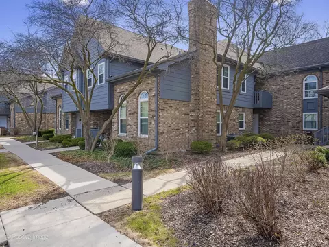 11 Foxcroft Rd #115, Naperville, IL 60565