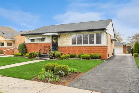 8739 N Oleander Ave, Niles, IL 60714