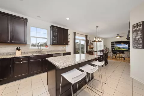 3085 Wickenden Ave, Elgin, IL 60124 photo 3