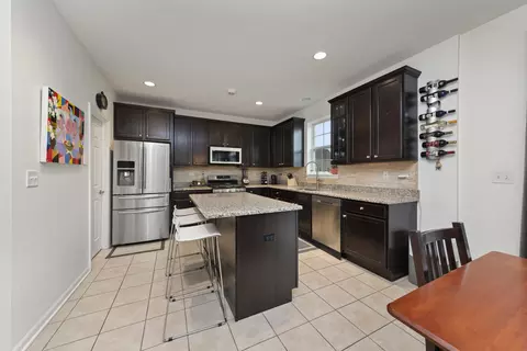 3085 Wickenden Ave, Elgin, IL 60124 photo 2