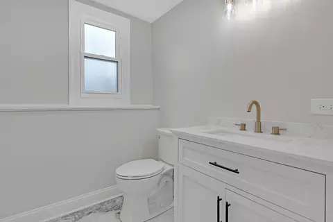Bath - 410 Kickapoo Ave, Batavia, IL 60510 photo 2 of 3