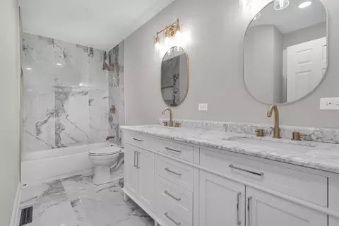 Bath - 410 Kickapoo Ave, Batavia, IL 60510 photo 1 of 3