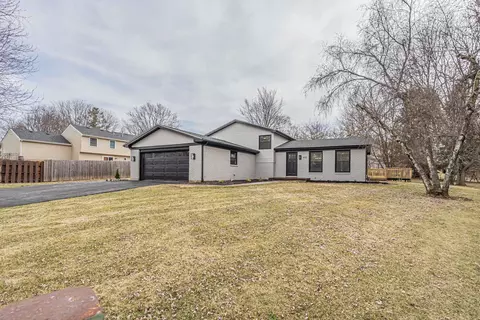 Exterior - 410 Kickapoo Ave, Batavia, IL 60510 photo 4 of 9