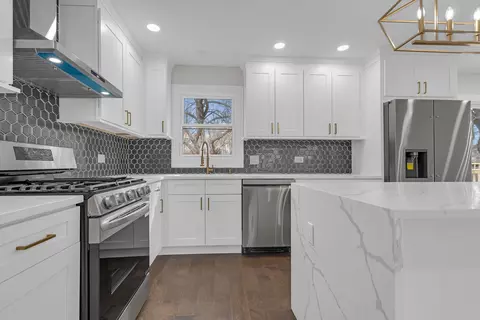 Kitchen - 410 Kickapoo Ave, Batavia, IL 60510 photo 2 of 3