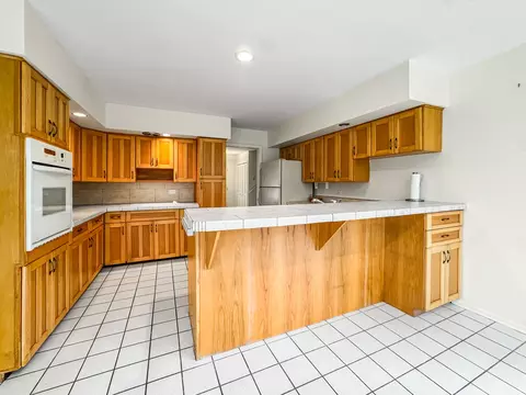 Kitchen - 1706 Garand Dr, Deerfield, IL 60015 photo 4 of 5