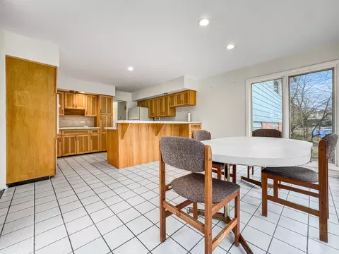 Kitchen - 1706 Garand Dr, Deerfield, IL 60015 photo 1 of 5
