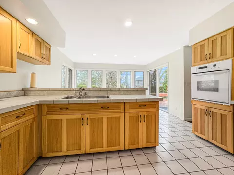 Kitchen - 1706 Garand Dr, Deerfield, IL 60015 photo 5 of 5