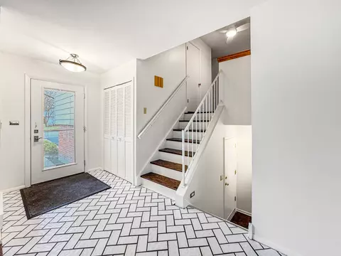 Entry Way - 1706 Garand Dr, Deerfield, IL 60015 photo 2 of 3
