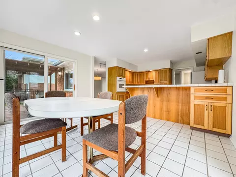Kitchen - 1706 Garand Dr, Deerfield, IL 60015 photo 2 of 5