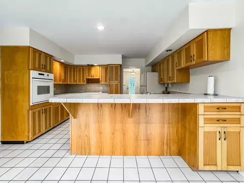 Kitchen - 1706 Garand Dr, Deerfield, IL 60015 photo 3 of 5