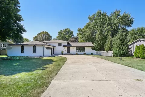 11 S528 Book Rd, Naperville, IL 60564