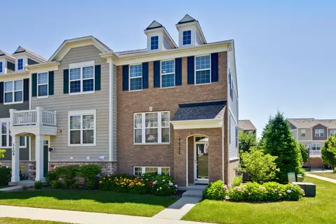 3111 Coral Ln, Glenview, IL 60026