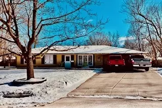 12 Circle Ct, Montgomery, IL 60538