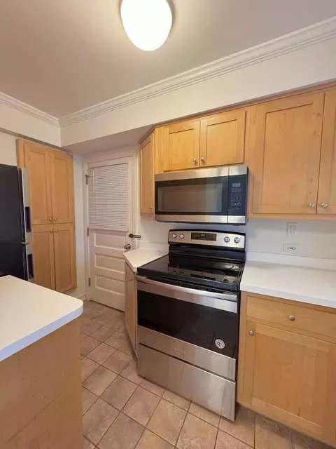Kitchen - 2623 Central St #2E, Evanston, IL 60201 photo 1 of 2