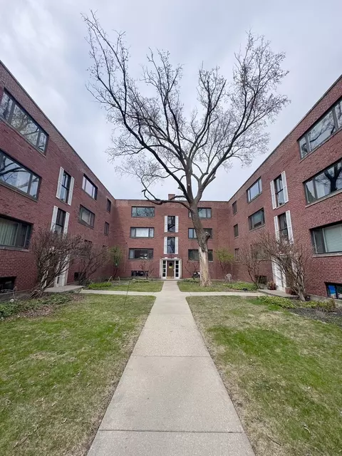2623 Central St #2E, Evanston, IL 60201