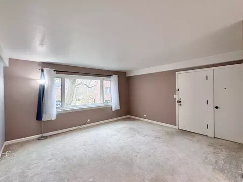 Living - 2623 Central St #2E, Evanston, IL 60201 photo 1 of 4