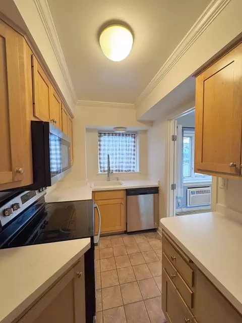 Kitchen - 2623 Central St #2E, Evanston, IL 60201 photo 2 of 2
