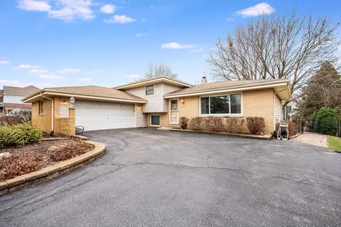 25 W519 Burlington Ave, Naperville, IL 60563