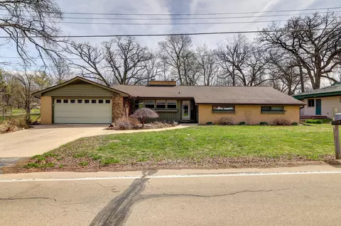 1404 Sinnissippi Park Rd, Sterling, IL 61081