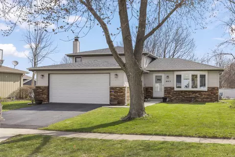 665 Renee Dr, South Elgin, IL 60177