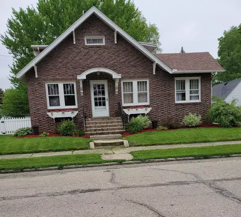 107 E 14th St, Sterling, IL 61081