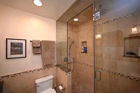 Bath - 1310 Maple Ave #5B, Evanston, IL 60201 photo 2 of 3
