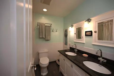 Bath - 1310 Maple Ave #5B, Evanston, IL 60201 photo 3 of 3