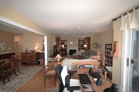 Living - 1310 Maple Ave #5B, Evanston, IL 60201 photo 5 of 5