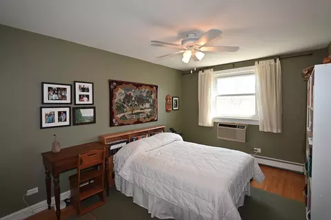 Bedroom - 1310 Maple Ave #5B, Evanston, IL 60201 photo 3 of 3