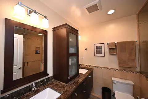 Bath - 1310 Maple Ave #5B, Evanston, IL 60201 photo 1 of 3