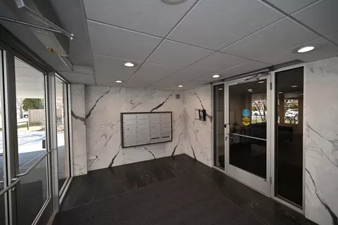 Entry Way - 1310 Maple Ave #5B, Evanston, IL 60201 photo 3 of 3