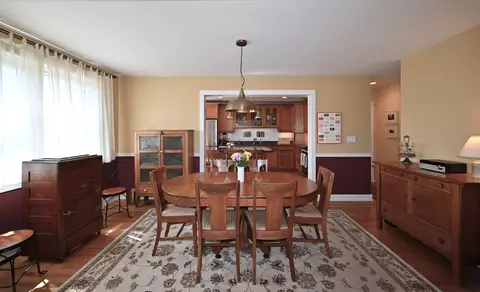 Dining - 1310 Maple Ave #5B, Evanston, IL 60201 photo 1 of 3