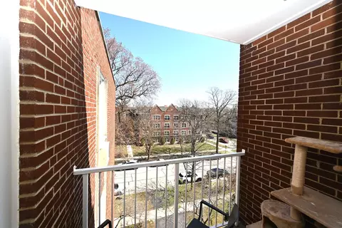 Exterior - 1310 Maple Ave #5B, Evanston, IL 60201 photo 1 of 5
