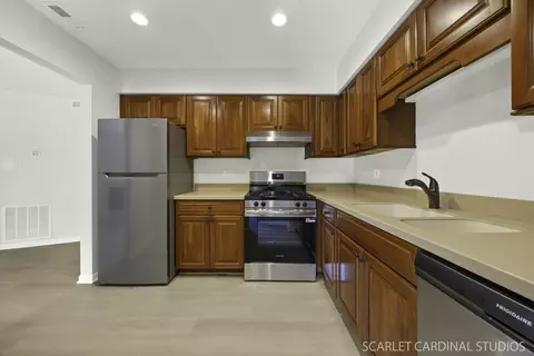 Kitchen - 1721 Lakecliffe Dr #D, Wheaton, IL 60189 photo 2 of 2