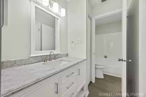 Bath - 1721 Lakecliffe Dr #D, Wheaton, IL 60189 photo 1 of 2
