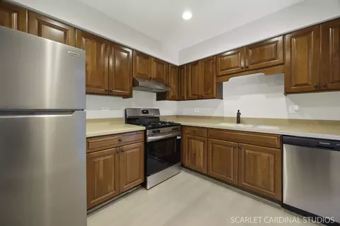 Kitchen - 1721 Lakecliffe Dr #D, Wheaton, IL 60189 photo 1 of 2
