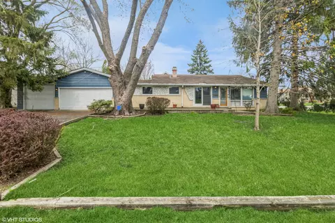 1402 W Lynnwood Ave, Arlington Heights, IL 60004