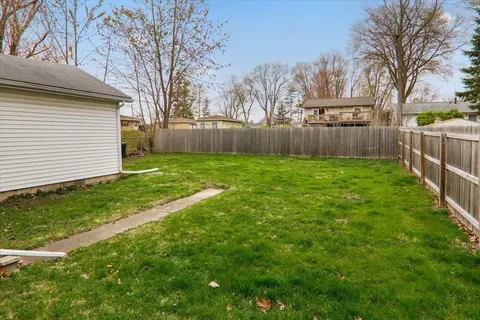 Exterior - 1018 Hovey Ave, Normal, IL 61761 photo 3 of 5